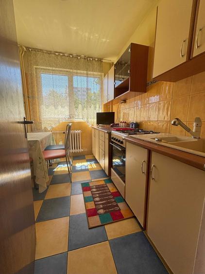 Apartament cu 2 camere semidecomandat, mobilat în Gorjului