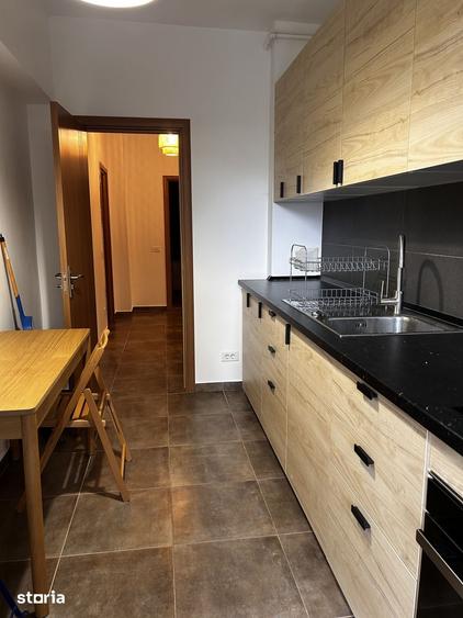 Apartament cu 3 camere în Apărătorii Patriei
