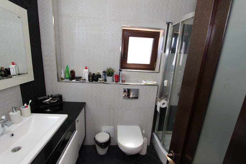 Casă individuală cu 6 camere cu Canalizare în Tomești