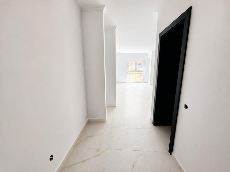Apartament cu 4 camere semidecomandat în Florești