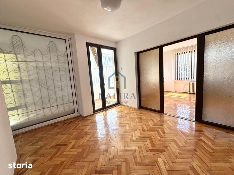 Casă cu 5 camere cu Teren 300 Mp în Valea Roșie
