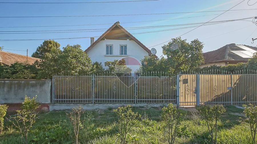 Casă individuală cu 3 camere cu Teren 1651 Mp în Feldioara
