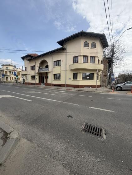 Casă individuală cu 5 camere cu Canalizare în Central