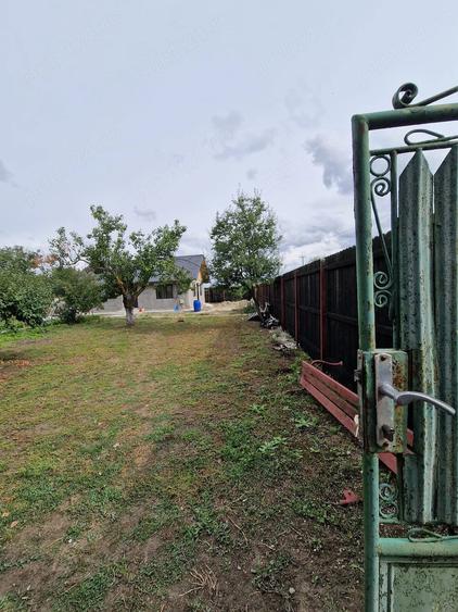 Casă cu 3 camere cu Teren 2000 Mp în Glodeanu-Siliștea