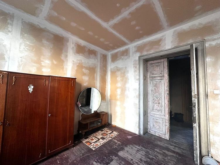 Apartament cu 3 camere semidecomandat în Grădina Icoanei
