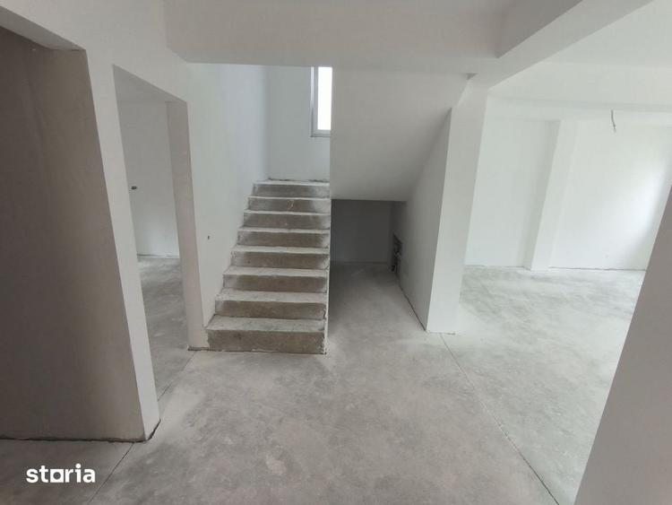 Casă cu 4 camere cu Teren 440 Mp în Central