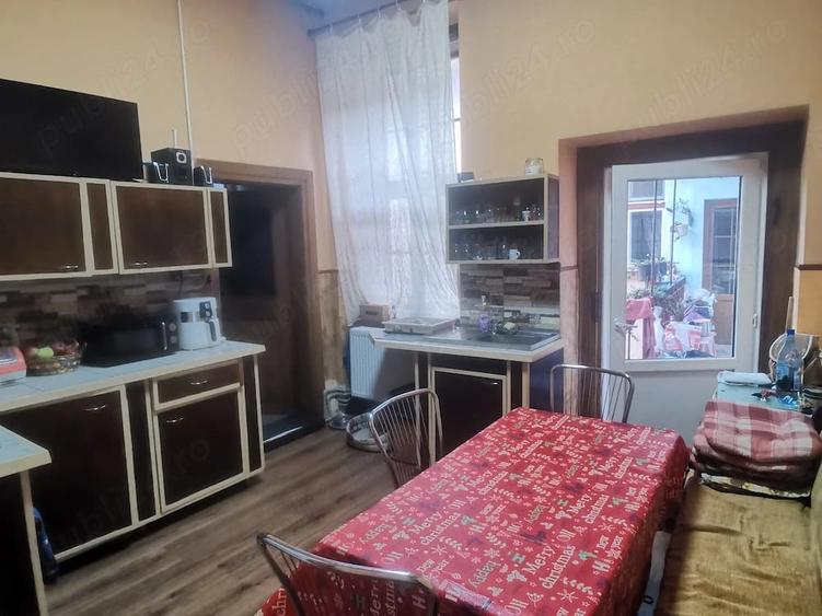 Apartament cu 3 camere semidecomandat în Central