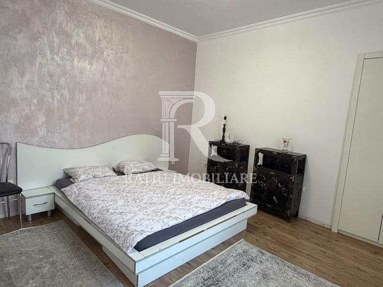 Apartament cu 4 camere decomandat, mobilat în Central