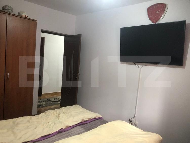 Apartament cu 4 camere semidecomandat, mobilat în Micro 14