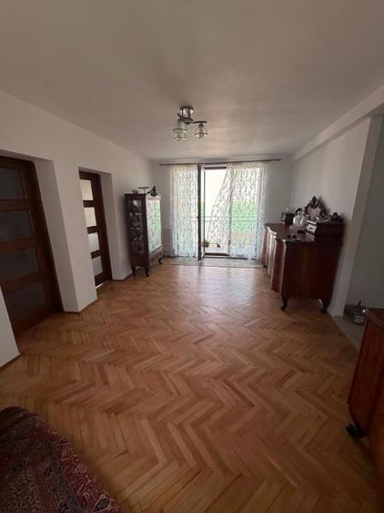 Apartament cu 3 camere semidecomandat în Andrei Mureșanu