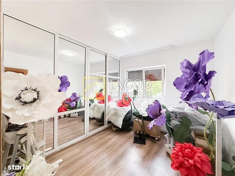Apartament cu 3 camere decomandat în Milcov