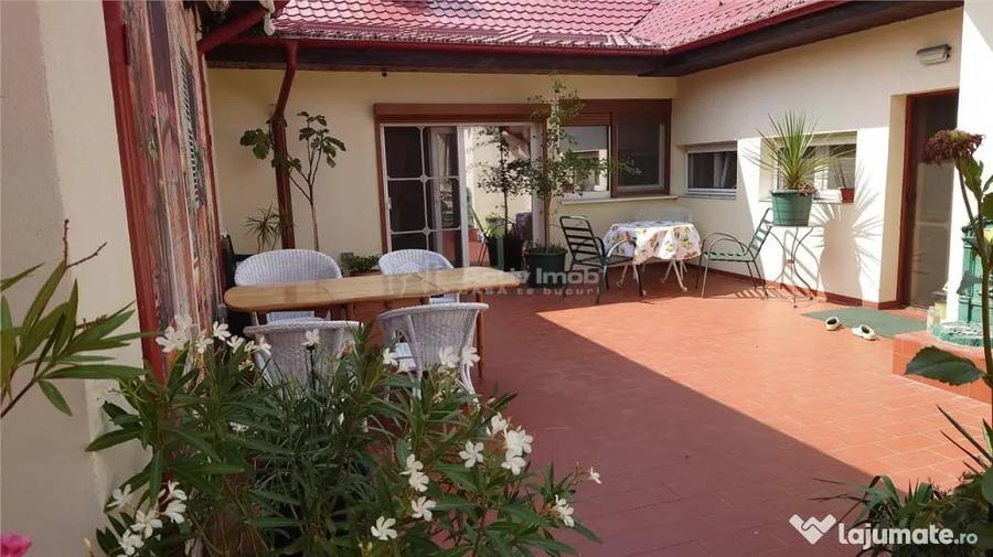 Casă cu 5 camere cu Teren 7241 Mp în Central