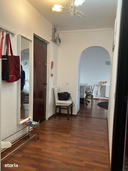 Apartament cu 3 camere decomandat în Tei