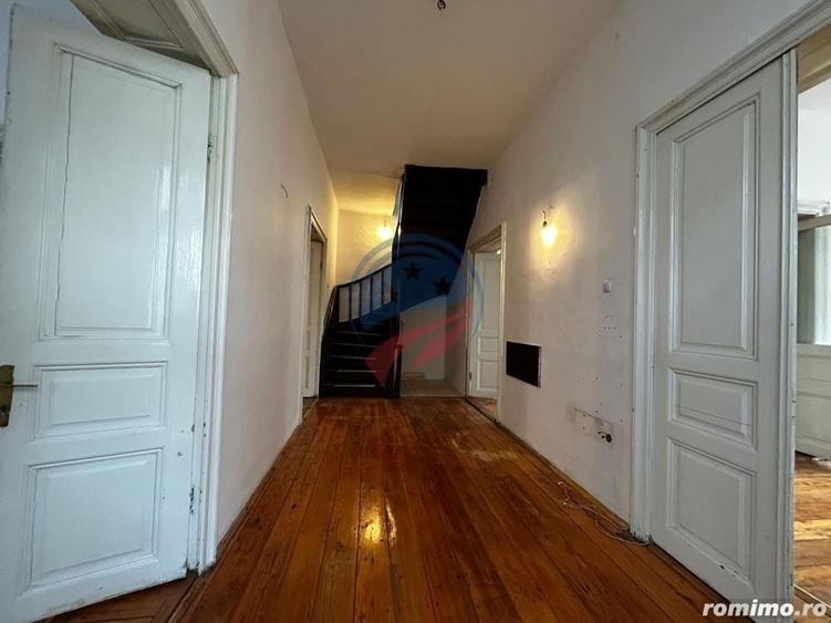 Casă cu 8 camere cu Teren 117 Mp în Ultracentral