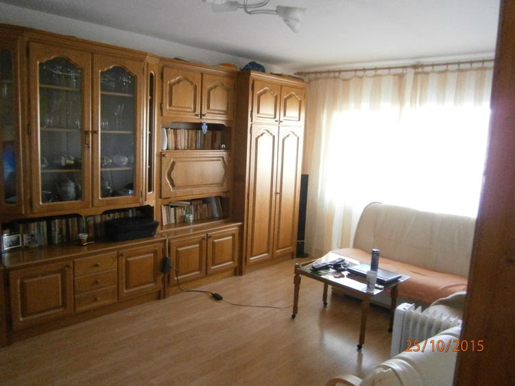 Apartament cu 3 camere decomandat în Vulcan