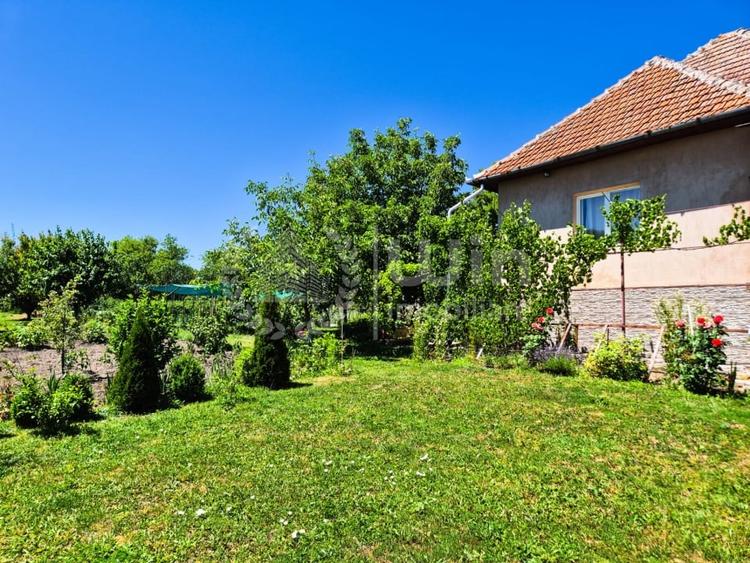 Casă individuală cu 2 camere cu Teren 2382 Mp în Aiton