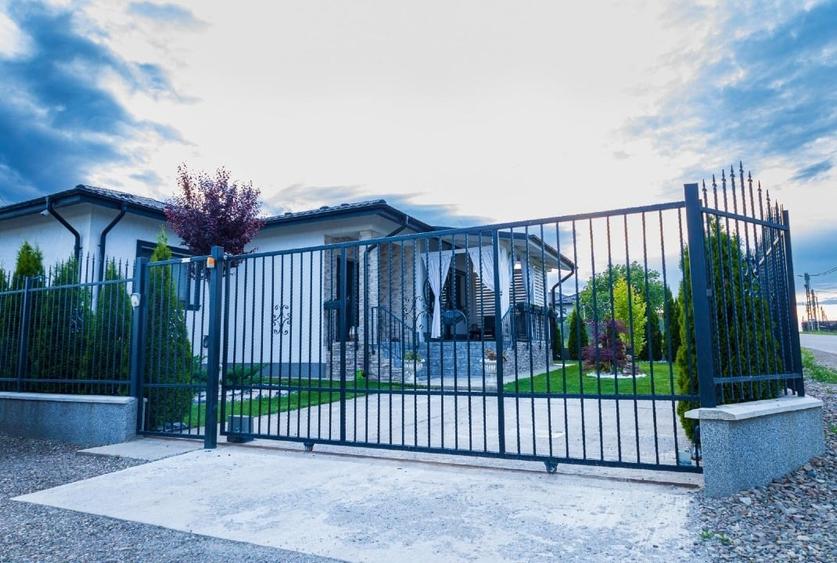 Casă individuală cu 4 camere cu Canalizare în Miroslava
