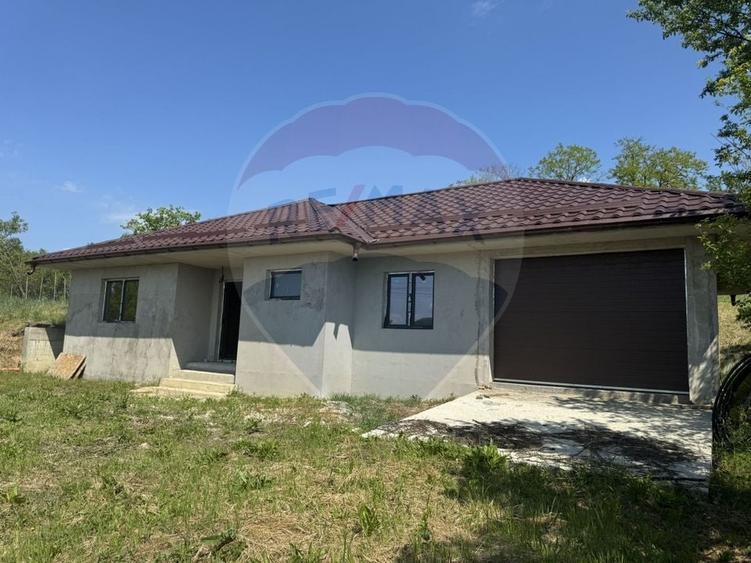 Casă individuală cu 4 camere cu Teren 1109 Mp în Răscruci