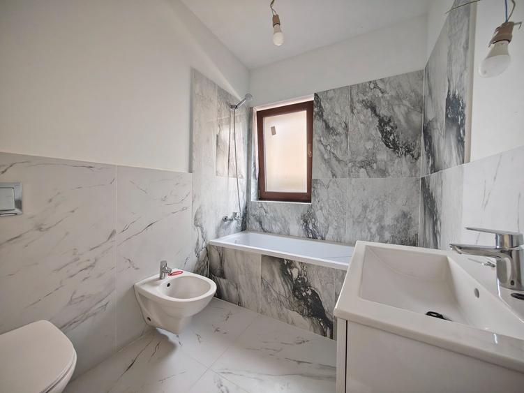 Casă individuală cu 4 camere cu Canalizare în Bălăceanca