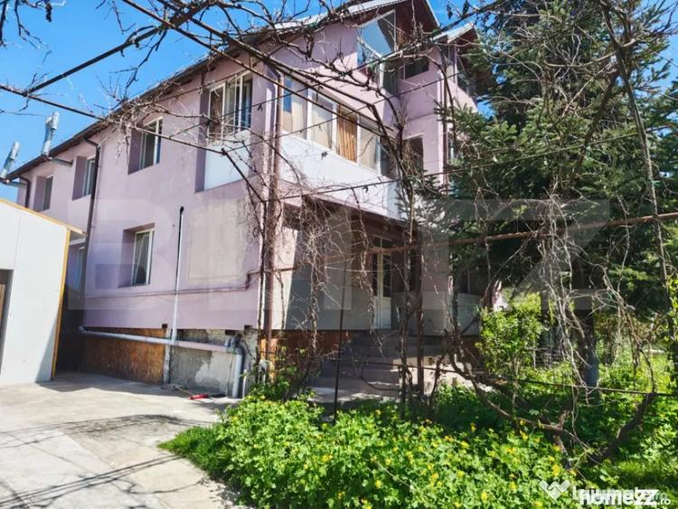 Casă cu 7 camere cu Teren 2714 Mp în Central