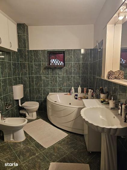 Casă cu 6 camere cu Teren 800 Mp în Calea București