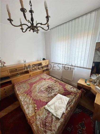 Apartament cu 4 camere semidecomandat în Central