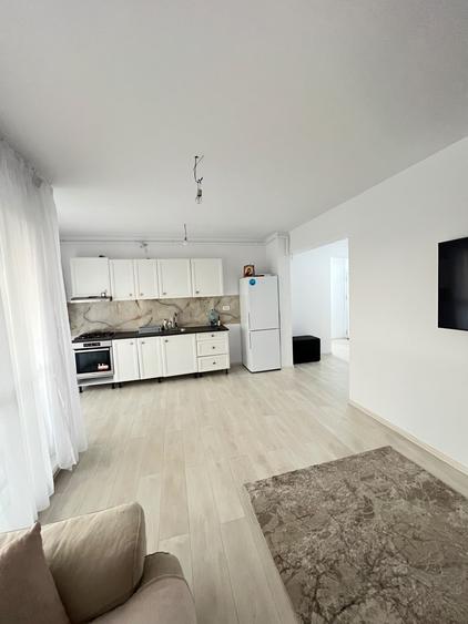 Apartament cu 3 camere semidecomandat în Baicului