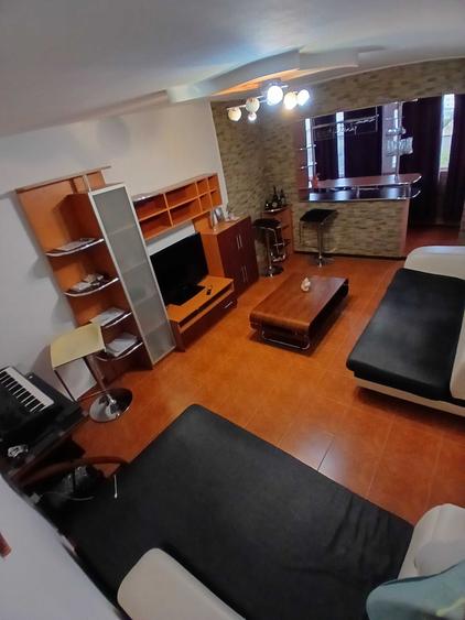 Apartament cu 2 camere decomandat în Piața Veche