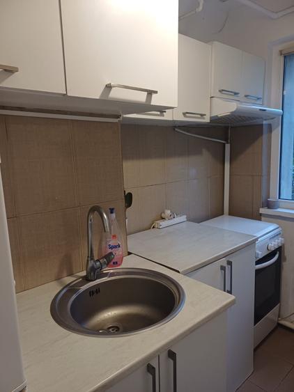 Apartament cu 2 camere semidecomandat în Craiovița Nouă