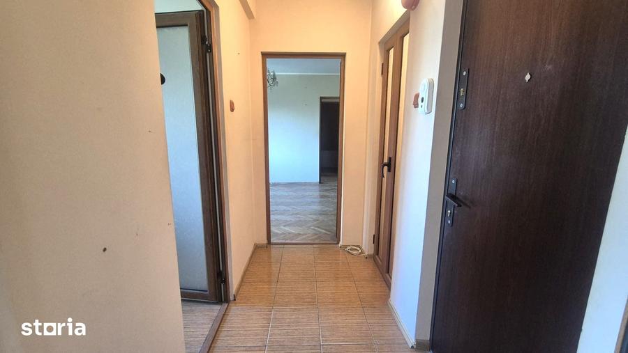 Apartament cu 3 camere semidecomandat în Țiglina 1
