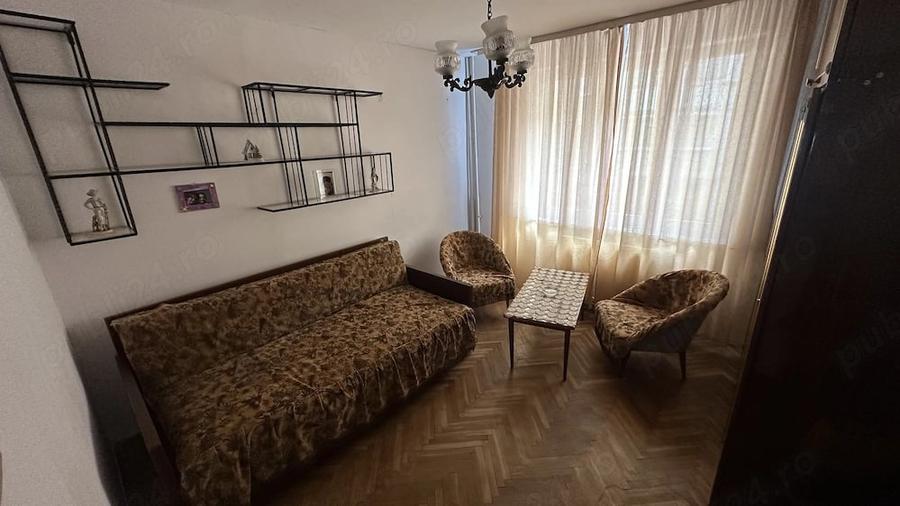 Apartament cu 3 camere decomandat în Cetate