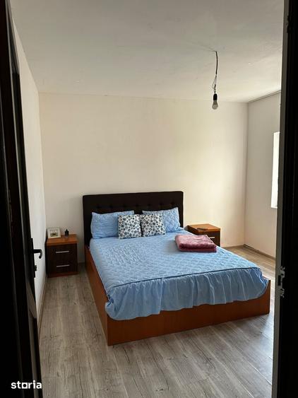Casă cu 5 camere cu Teren 200 Mp în Lumina