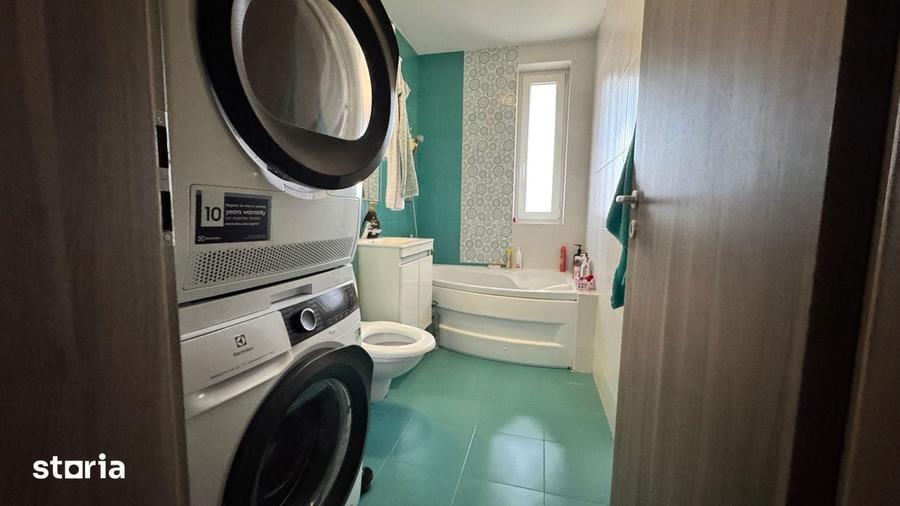 Apartament cu 3 camere semidecomandat în Girocului