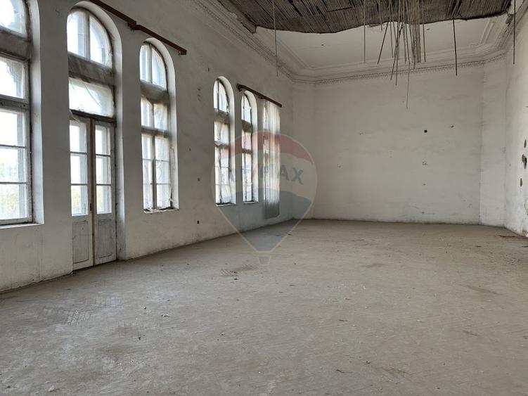 Spațiu comercial, de 2,500 mp, în Ultracentral