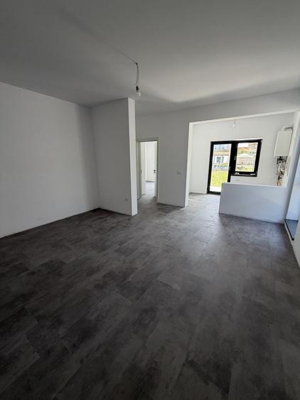 Casă cu 4 camere în Gârlești