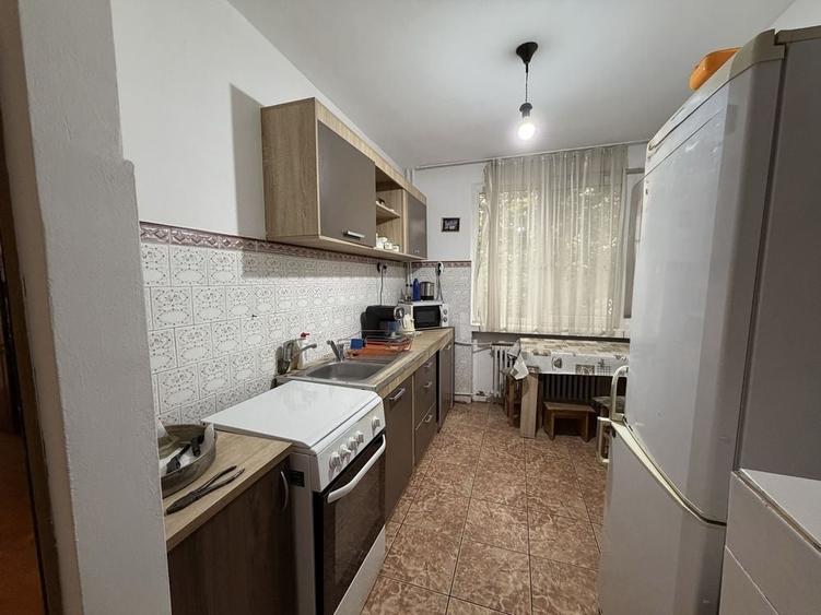 Apartament cu 2 camere semidecomandat în Decebal