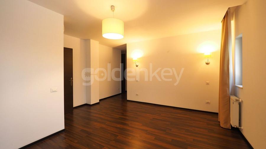 Duplex cu 8 camere cu Canalizare în Iancu Nicolae
