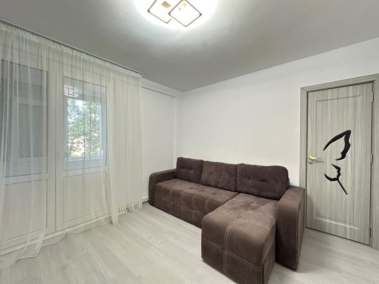 Apartament cu 3 camere semidecomandat în Țiglina 3