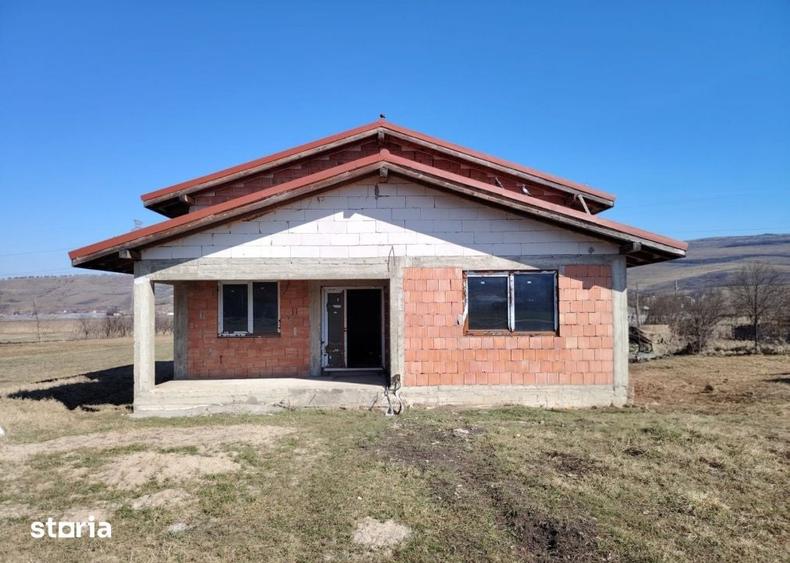 Casă cu 5 camere cu Teren 1843 Mp în Jucu