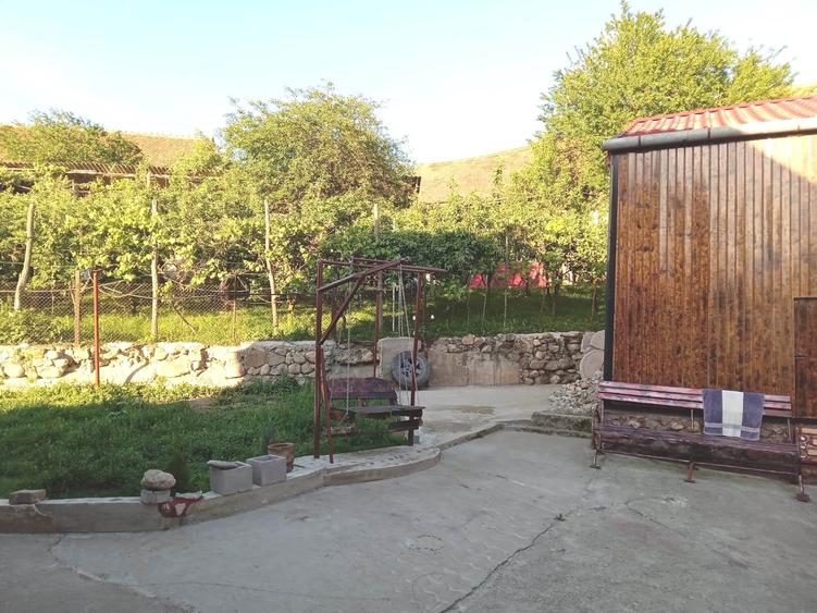 Casă individuală cu 4 camere cu Canalizare în Mohu