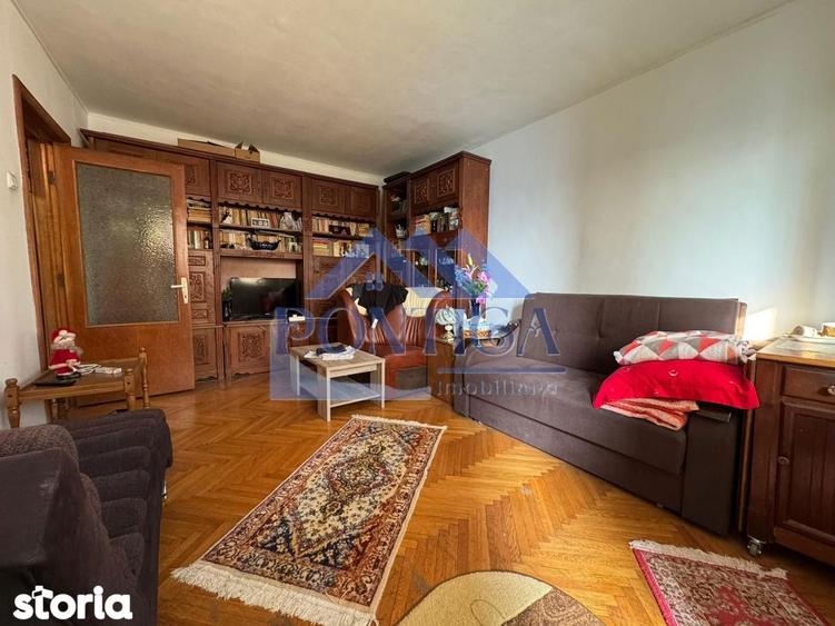 Apartament cu 3 camere decomandat, mobilat în Casa de Cultură