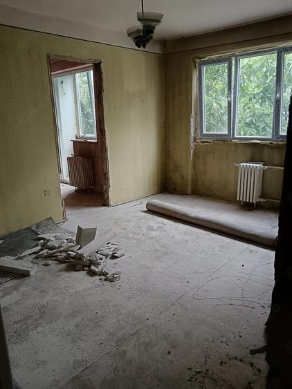 Apartament cu 3 camere nedecomandat în Sântandrei