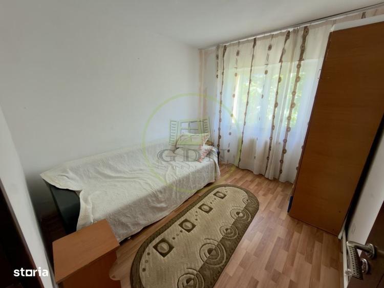 Apartament cu 3 camere decomandat în Craiovița Nouă