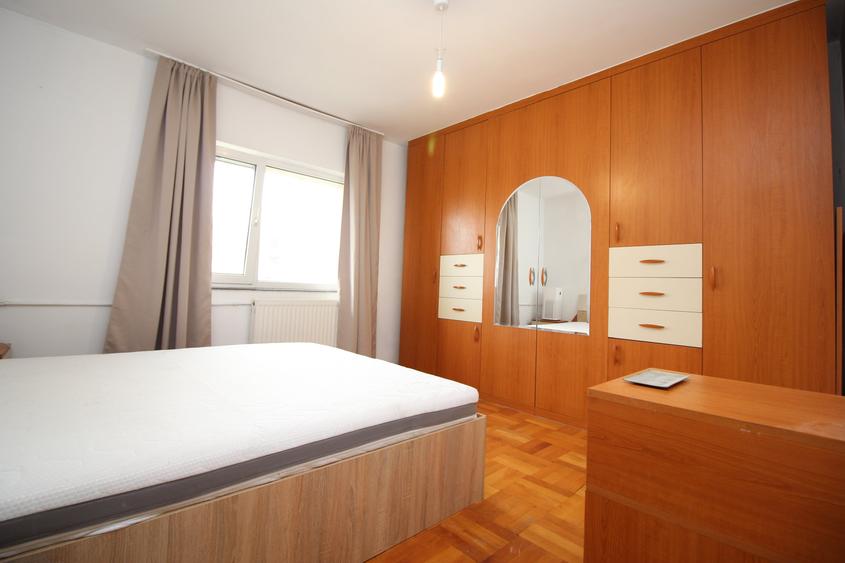 Apartament cu 2 camere decomandat în Eroii Revoluției