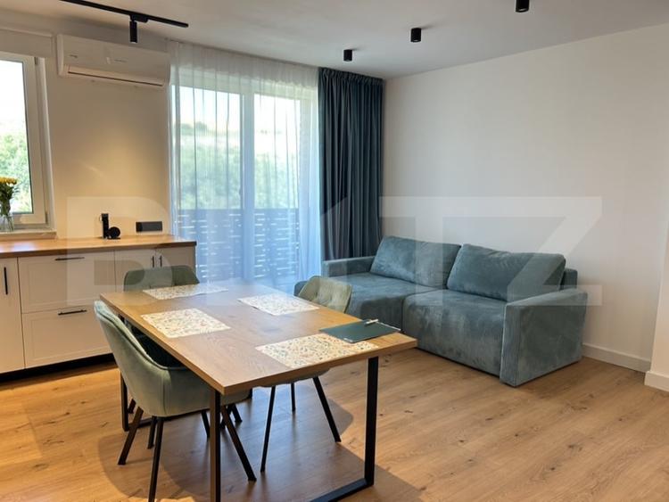 Apartament cu 4 camere semidecomandat, mobilat în Iris