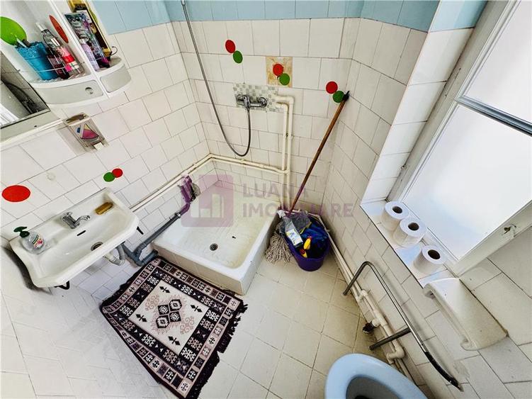 Apartament cu 4 camere semidecomandat, mobilat în Ultracentral