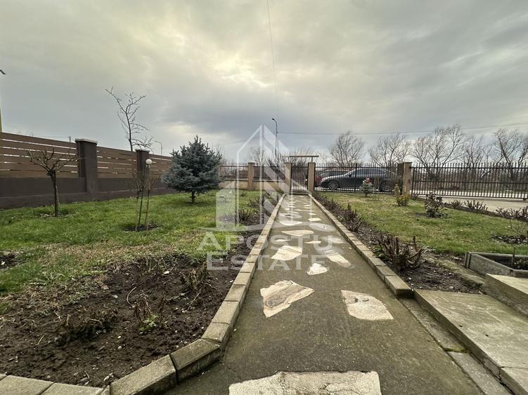 Casă individuală cu 5 camere cu Canalizare în Utvin