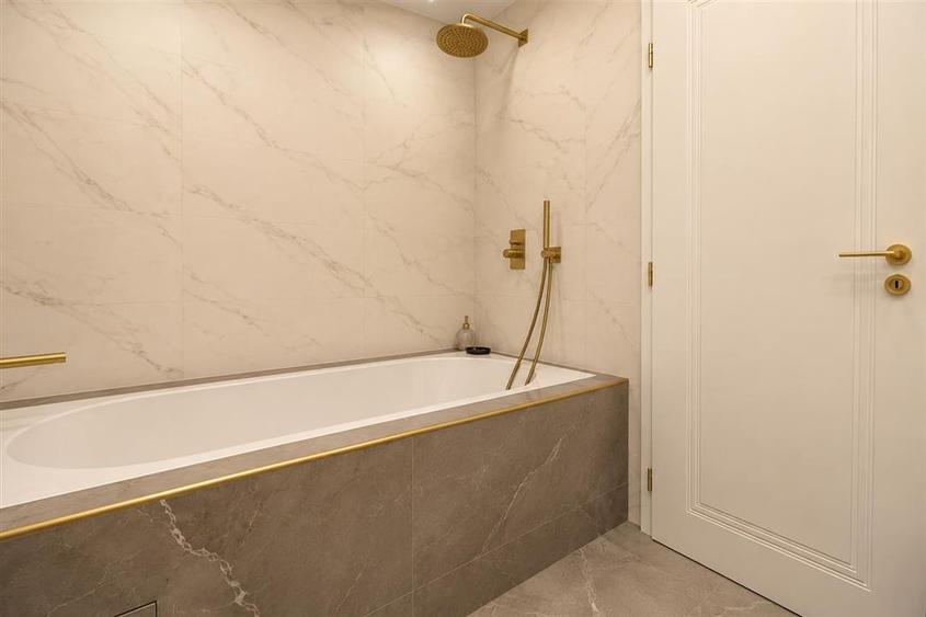 Apartament cu 3 camere decomandat, mobilat în Bună Ziua