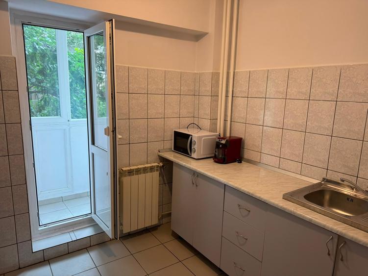Garsonieră decomandată în P-ța Unirii