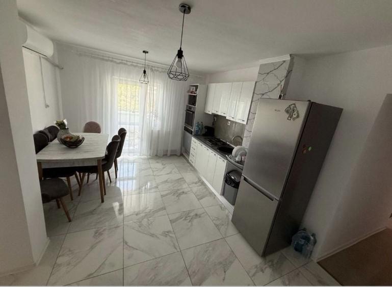 Apartament cu 3 camere decomandat în Iosia